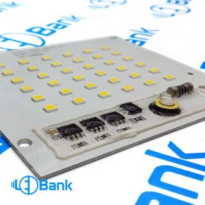 ال ای دی سفید 30 وات ورودی برق خانگی 220 ولت مستقیم ابعاد 80 در 74 میلیمتر دارای کنترل جریان در مقابل دما