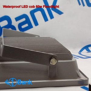 قاب ال ای دی 50 وات پروژکتوری مدل مانیتوری با رفلکتور استاندارد با وزن خالص 1646 گرم رنگ طوسی