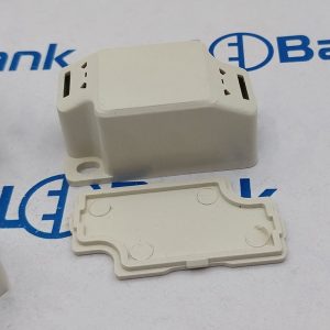 باکس پلاستیکی سایز 21 در 40 به ارتفاع 19 میلیمتر مناسب درایور ال ای دی و غیره..